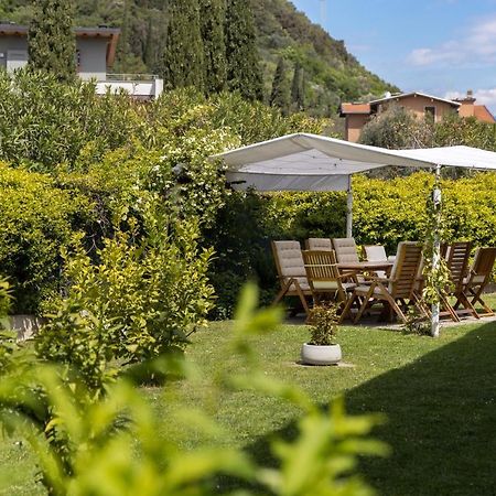 Carly'S Rooms Torbole Sul Garda Kültér fotó