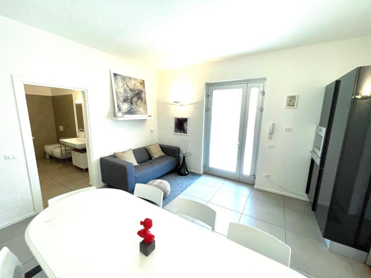 Carly'S Rooms Torbole Sul Garda Kültér fotó