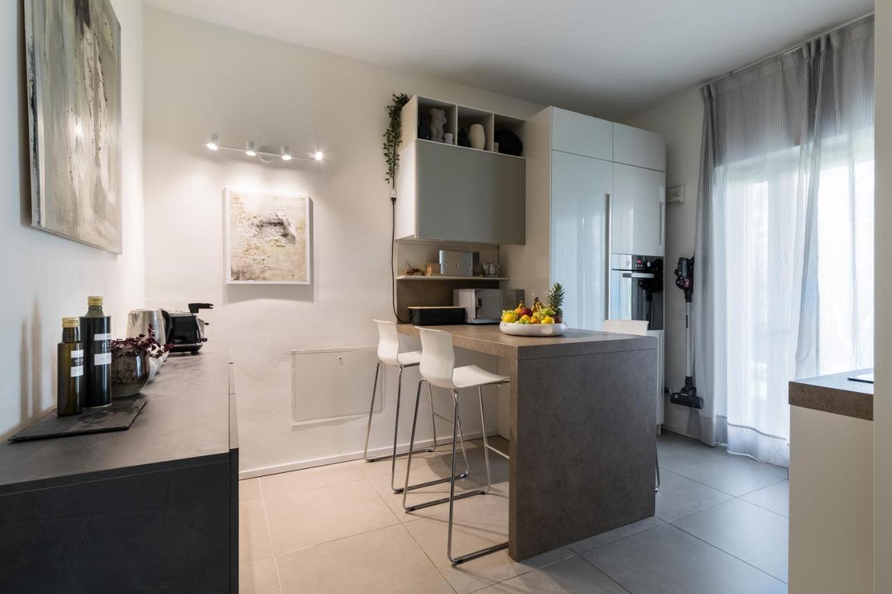 Carly'S Rooms Torbole Sul Garda Kültér fotó