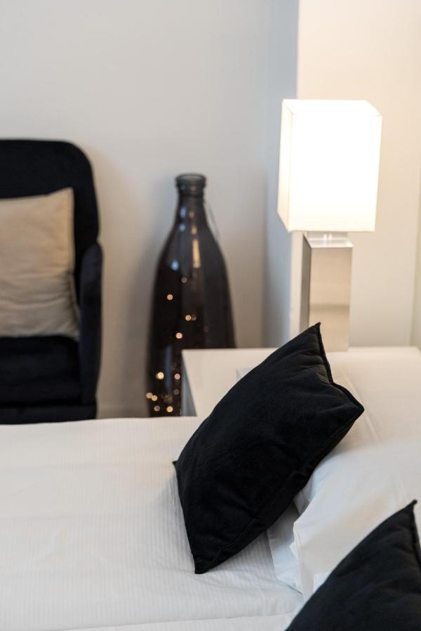 Carly'S Rooms Torbole Sul Garda Kültér fotó